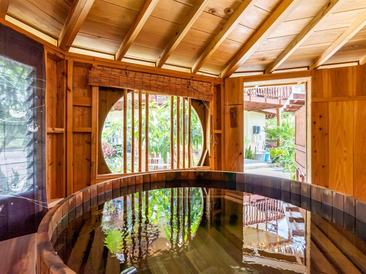 Island Breeze - Round House With Bbq - Wooden Hot Tub - Beach أونا المظهر الخارجي الصورة
